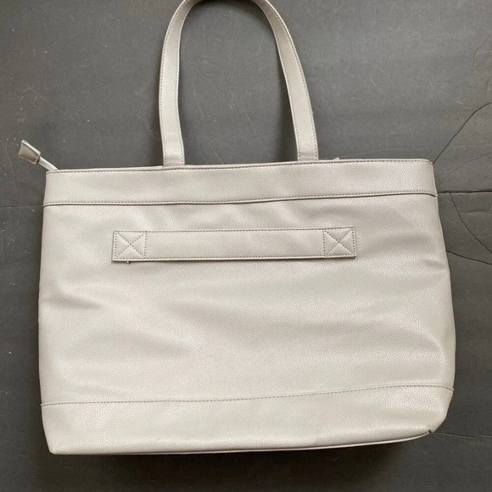 Reaction Kenneth Cole Women Leather Pebbled 15